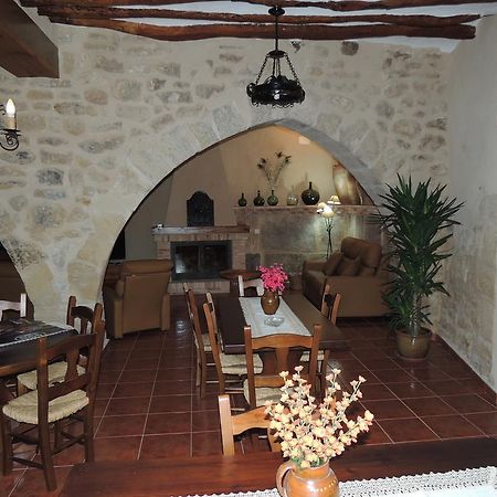 Las Bodegas Del Gilo Valdealgorfa ภายนอก รูปภาพ