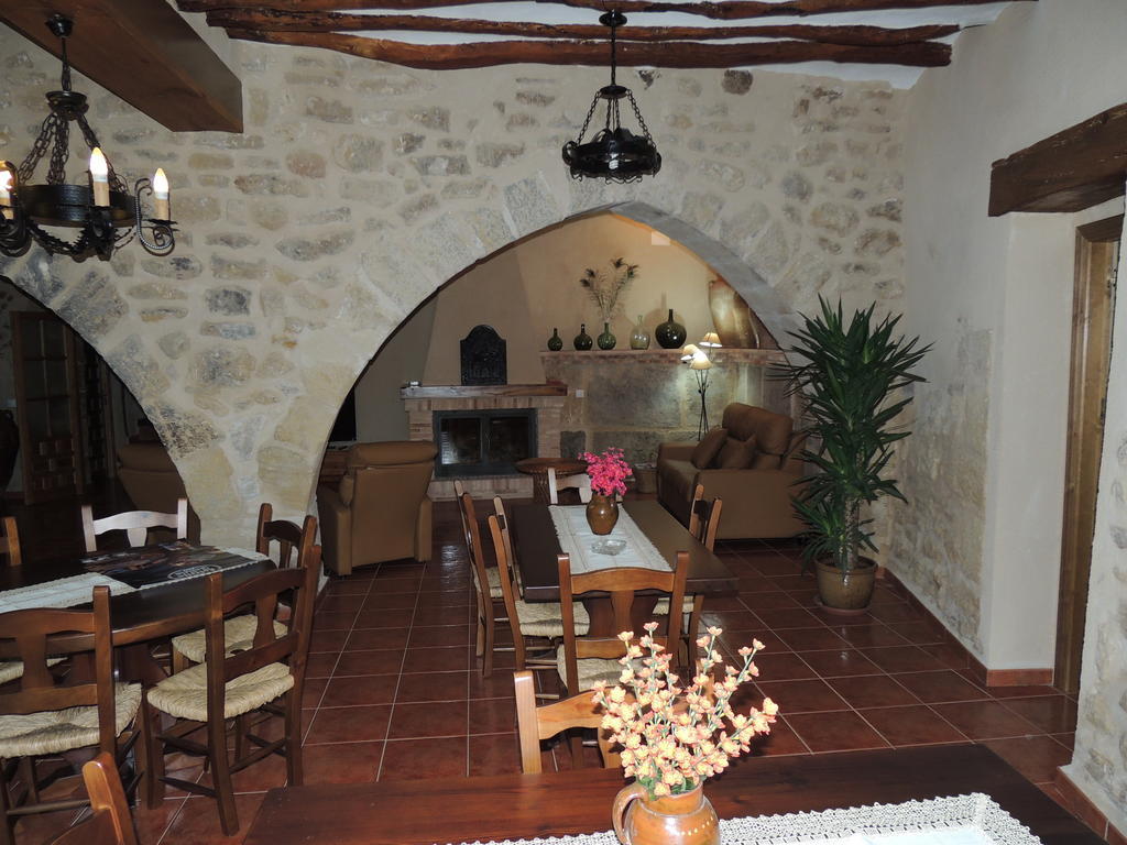 Las Bodegas Del Gilo Valdealgorfa ภายนอก รูปภาพ